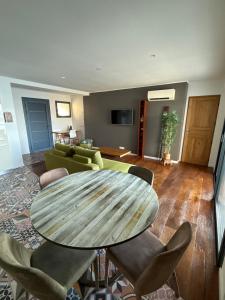 Et tv og/eller underholdning på Grand appartement Prestige sur la mer