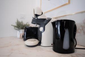a kitchen counter with a coffee maker and a mixer at Ô Perchoir des rêves au centre Millau in Millau