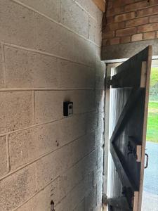 a brick wall with a speaker on it at Willow Cottage in Settrington