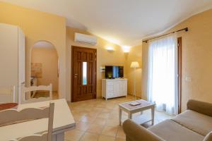 a living room with a couch and a tv at Appartamento Mare Sardegna Porto San Paolo in Porto San Paolo