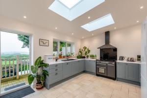 Η κουζίνα ή μικρή κουζίνα στο Rose Cottage - Abbotsham