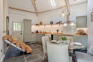 Η κουζίνα ή μικρή κουζίνα στο Kelly Mill Cottage