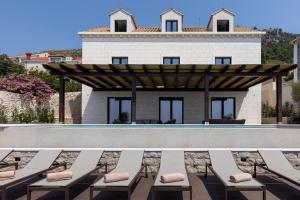 Το κτήριο όπου στεγάζεται  η βίλα