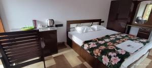 Postel nebo postele na pokoji v ubytování Light House Resort Peermedu