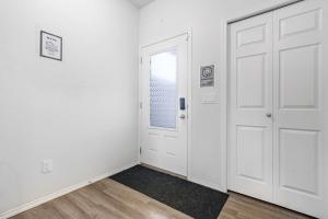 Afbeelding uit fotogalerij van Private Master Bed Room A in Edmonton +36 foto's