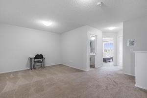 Afbeelding uit fotogalerij van Private Master Bed Room A in Edmonton