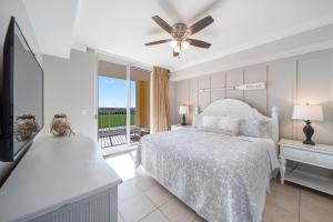 En eller flere senge i et værelse på Azure 101 - Luxury Ground Floor Beachfront + 33 billeder