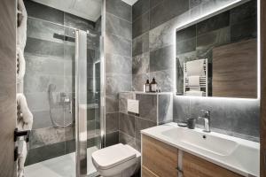 Koupelna v ubytování Luxury Penthouse - Panoramic Views, Walkway Balcony, Private Floor + 35 fotografií