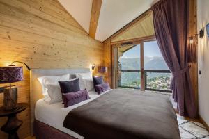 Postel nebo postele na pokoji v ubytování Luxury Penthouse - Panoramic Views, Walkway Balcony, Private Floor