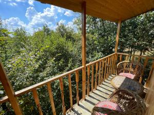 Balkón nebo terasa v ubytování The Realm of Abundance Cottage