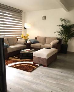 a living room with a couch and a coffee table at Acogedor Apartamento Loft en Club House en Cajicá in Cajicá