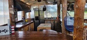 Gallery image of Dog Friendly Room with a Queen Bed and Kitchenette at the Cedaredge Lodge in Cedaredge