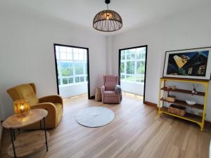 a living room with a couch and a table and two chairs at Airtegal Casa do Pepe Cedeira in Cedeira +44 photos