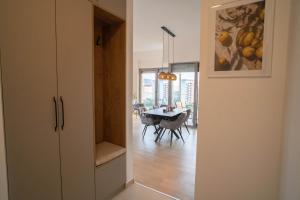 Billede fra billedgalleriet på FAVEHOME Apartment Sea View Pool Parking 2 Bedrooms Near Beach i Bar