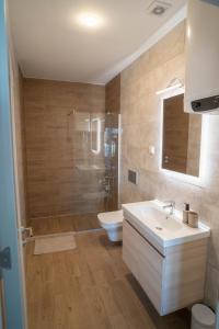 Billede fra billedgalleriet på FAVEHOME Apartment Sea View Pool Parking 2 Bedrooms Near Beach i Bar + 45 billeder