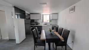 a kitchen with a dining room table and chairs at Casa do Páteo in Alcabideche