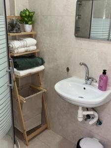 Ένα μπάνιο στο Yanai Suite Eilat +22 φωτογραφίες