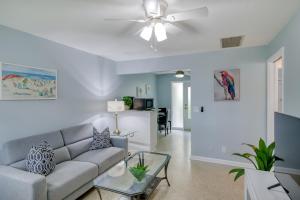 Dapur atau dapur kecil di Coconut Grove Singer Island - Unit 3