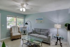 Katil atau katil-katil dalam bilik di Coconut Grove Singer Island - Unit 3