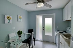 Dapur atau dapur kecil di Coconut Grove Singer Island - Unit 3 +22 gambar