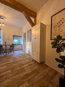 Køkken eller tekøkken på WOW schicke Loftwohnung, Appartement Wifi, Minibar