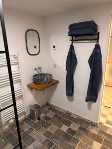 Et badeværelse på WOW schicke Loftwohnung, Appartement Wifi, Minibar + 5 billeder