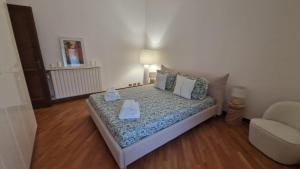 Ένα ή περισσότερα κρεβάτια σε δωμάτιο στο Casa Théméo - Centro città Verbania Intra