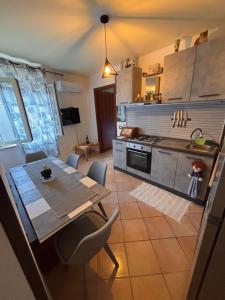 Η κουζίνα ή μικρή κουζίνα στο La casetta di Nonna Rosa