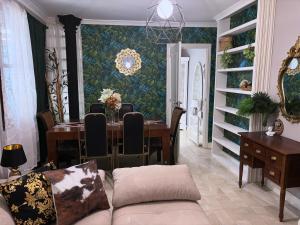 a living room with a table and a couch at Casa Spa Albacete in Albacete