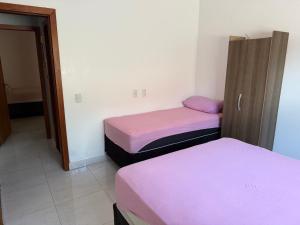 Postel nebo postele na pokoji v ubytování Residência Santa Bárbara OFICIAL