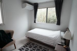 a small bedroom with a bed and a window at Akikawa Villas1 - Vacation STAY 18834 in Yuge