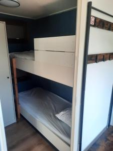 Gallery image of Chalet V14 4pers in Makkum