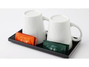 two white coffee mugs on a black tray at Smile Hotel Shimonoseki - Vacation STAY 93055v in Shimonoseki