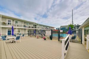 Πισίνα στο ή κοντά στο Steps to Rehoboth Bay Marina! Condo with Pool Access
