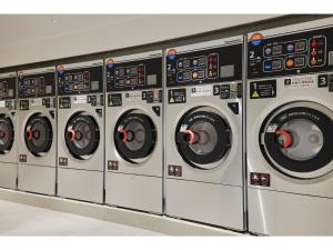 four washing machines are lined up in a row at BASE LAYER HOTEL NAGOYA NISHIKI - Vacation STAY 98069v in Nagoya
