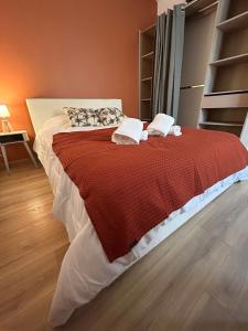 Katil atau katil-katil dalam bilik di Magnifique Petit Marnais Parking gratuit-linge inclus