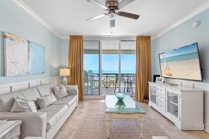 Et tv og/eller underholdning på Azure 212 - Oceanfront Luxury Beach Condo