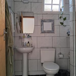 Ένα μπάνιο στο Um quarto pra você em Mangaratiba