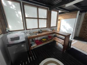 Dapur atau dapur kecil di Hotu's Bungalow +4 gambar