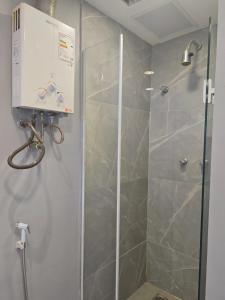 a shower with a glass door in a bathroom at Flat Praia, Piscina e Sauna - Frente Mar - D68104 in Rio de Janeiro +7 photos