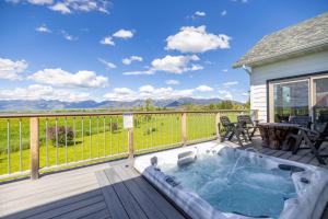 Nespecifikovaný výhled na hory nebo výhled na hory při pohledu z prázdninového domu