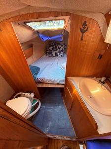 a small bathroom with a toilet and a sink at Lisboa Minuano Oriente in Lisbon