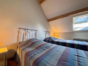 a bedroom with two beds and a window at Gîtes avec piscine partagée dans la Brenne, proche sites historiques - FR-1-591-120 in Rosnay