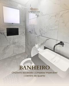 Ένα μπάνιο στο Hostel Lapidare Barueri Alphaville Fem Masc Elevador Ar condic
