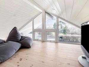 Et tv og/eller underholdning på 4 star holiday home in Karrebæksminde + 40 billeder