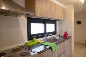 Kuchyň nebo kuchyňský kout v ubytování Departamento 2 AMB en Vista Tres