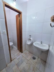 Bilik mandi di Hospedaria 33