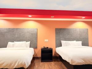 Ένα ή περισσότερα κρεβάτια σε δωμάτιο στο Pearl Inn