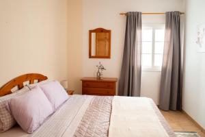 a bedroom with a bed and a window at Stellina Mar 1 in Tarajalejo