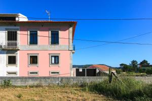 O edifício em que the country house se localiza
